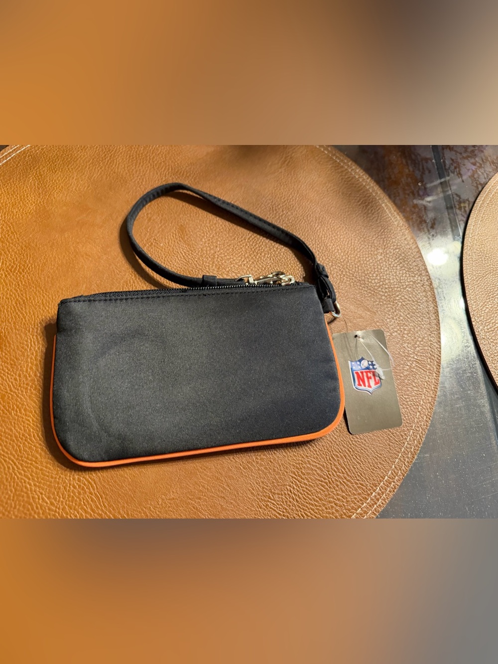 Cincinnati Bengals Black & Orange Wristlet Wallet NWT - Picture 3 of 5